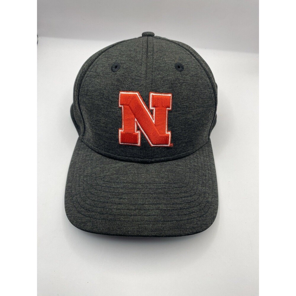 Nebraska Huskers New Era 39THIRTY Flex Fit Cap M/L Gray Red NCAA